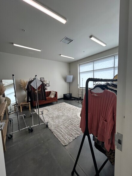2452 E 6700 S, Uintah, UT à louer - Photo de l’immeuble – Image 3 sur 12