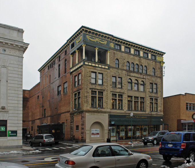 221 Glen St, Glens Falls, NY à louer - Photo de l’immeuble – Image 2 sur 47