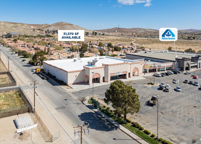 2547 W Rosamond Blvd, Rosamond, CA à louer - Photo de l’immeuble – Image 1 sur 2