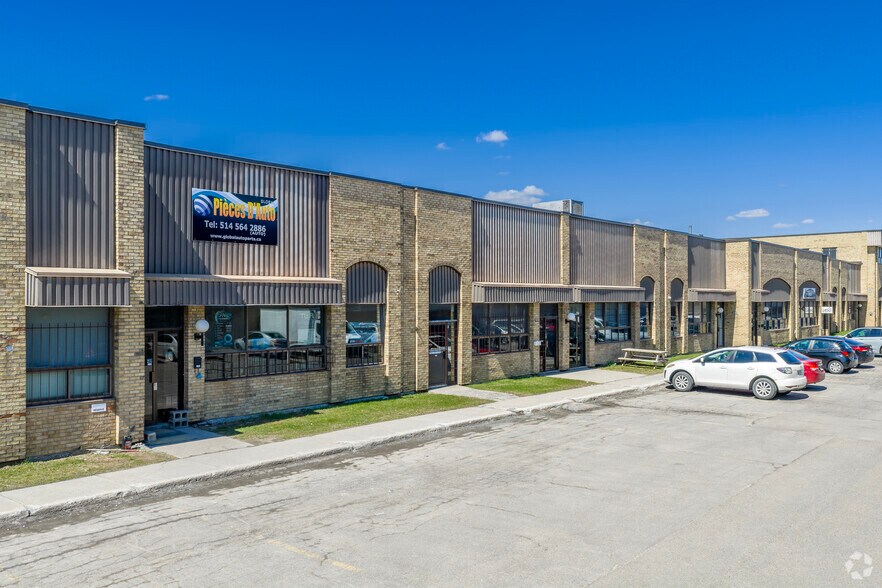 5715-5771 Rue Ferrier, Mont-Royal, QC à louer - Photo principale – Image 1 sur 4