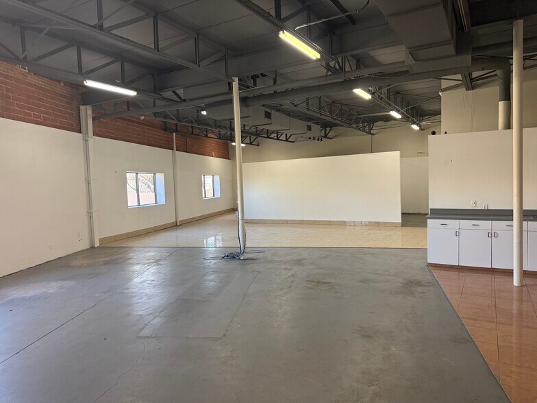 2124 Farrington St, Dallas, TX à louer - Photo de l’immeuble – Image 3 sur 5