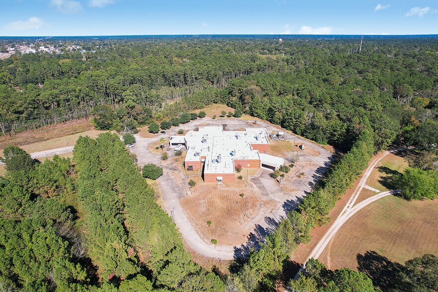 1017 S Travis Ave, Cleveland, TX à vendre - Photo de l’immeuble – Image 3 sur 13