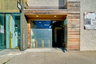 852 S Robertson Blvd, Los Angeles, CA à louer Photo de l’immeuble– Image 1 sur 37