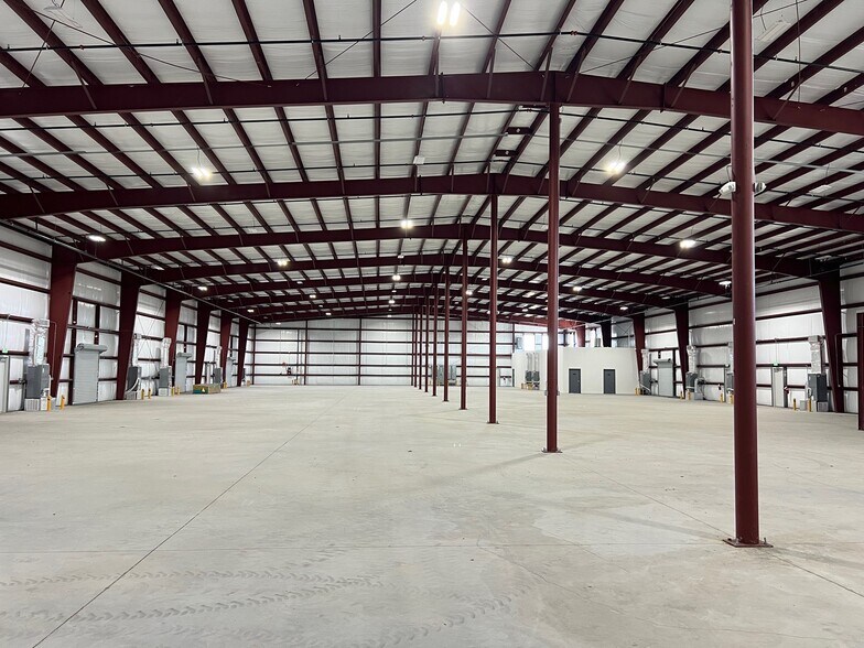 512 Commerce Ct, Clewiston, FL à louer - Photo de l’immeuble – Image 3 sur 11