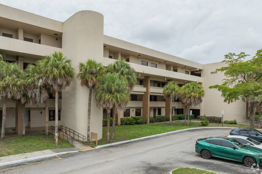 3800 Inverrary Blvd, Lauderhill, FL à vendre - Photo de l’immeuble – Image 2 sur 24