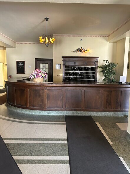 103 E Maple Ave, Beaver Dam, WI à louer - Photo de l’immeuble – Image 3 sur 10