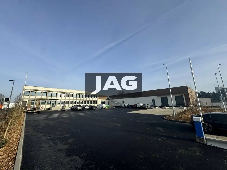 Local d’activités dans Caluire-et-Cuire à louer Photo principale– Image 1 sur 13