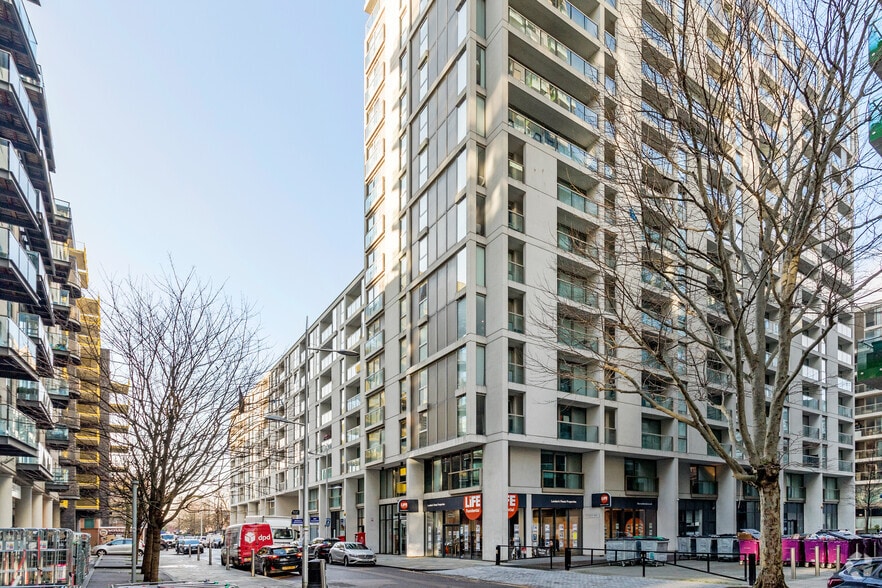 38 Lanterns Way, Londres à louer - Photo principale – Image 1 sur 2
