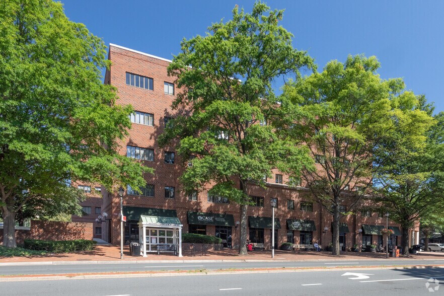 101 W Broad St, Falls Church, VA à louer - Photo de l’immeuble – Image 3 sur 3