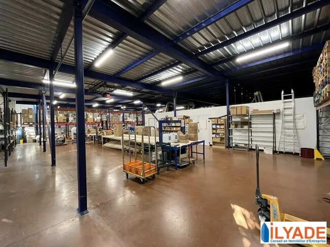 Plus de détails pour 135 Avenue Victoire, Rousset - Industriel/Logistique à louer