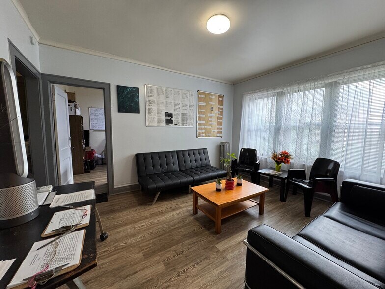 7342 S Kingston Ave, Chicago, IL à vendre - Photo de l’immeuble – Image 2 sur 5