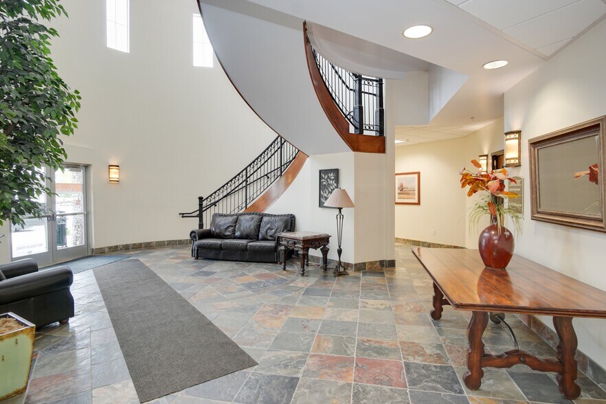 8846 S Redwood Rd, West Jordan, UT à vendre - Photo intérieure – Image 3 sur 19