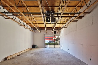 6775-6785 Santa Monica Blvd, Los Angeles, CA à louer Photo intérieure– Image 1 sur 2