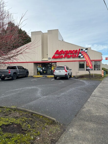 2120 E Powell Blvd, Gresham, OR à louer - Photo de l’immeuble – Image 3 sur 50