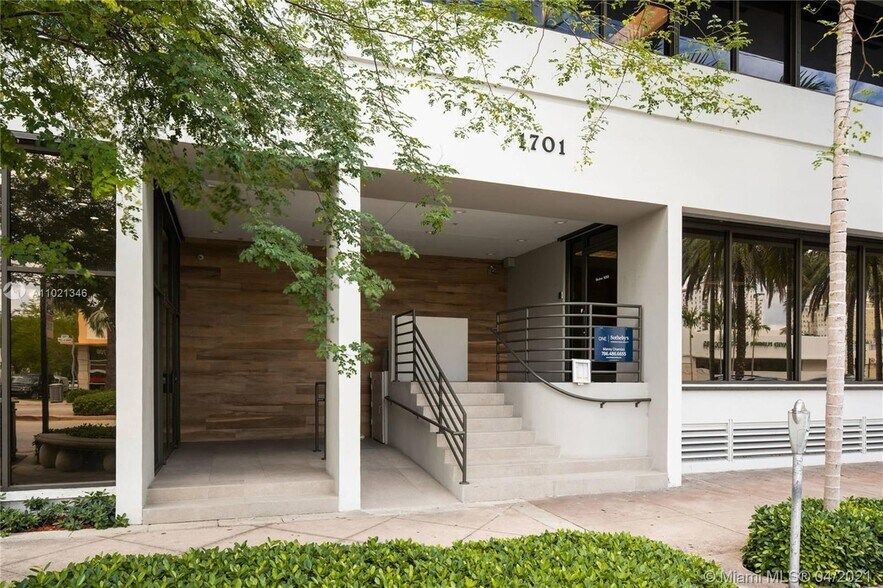 1701 Ponce De Leon Blvd, Coral Gables, FL à louer - Photo de l’immeuble – Image 2 sur 41