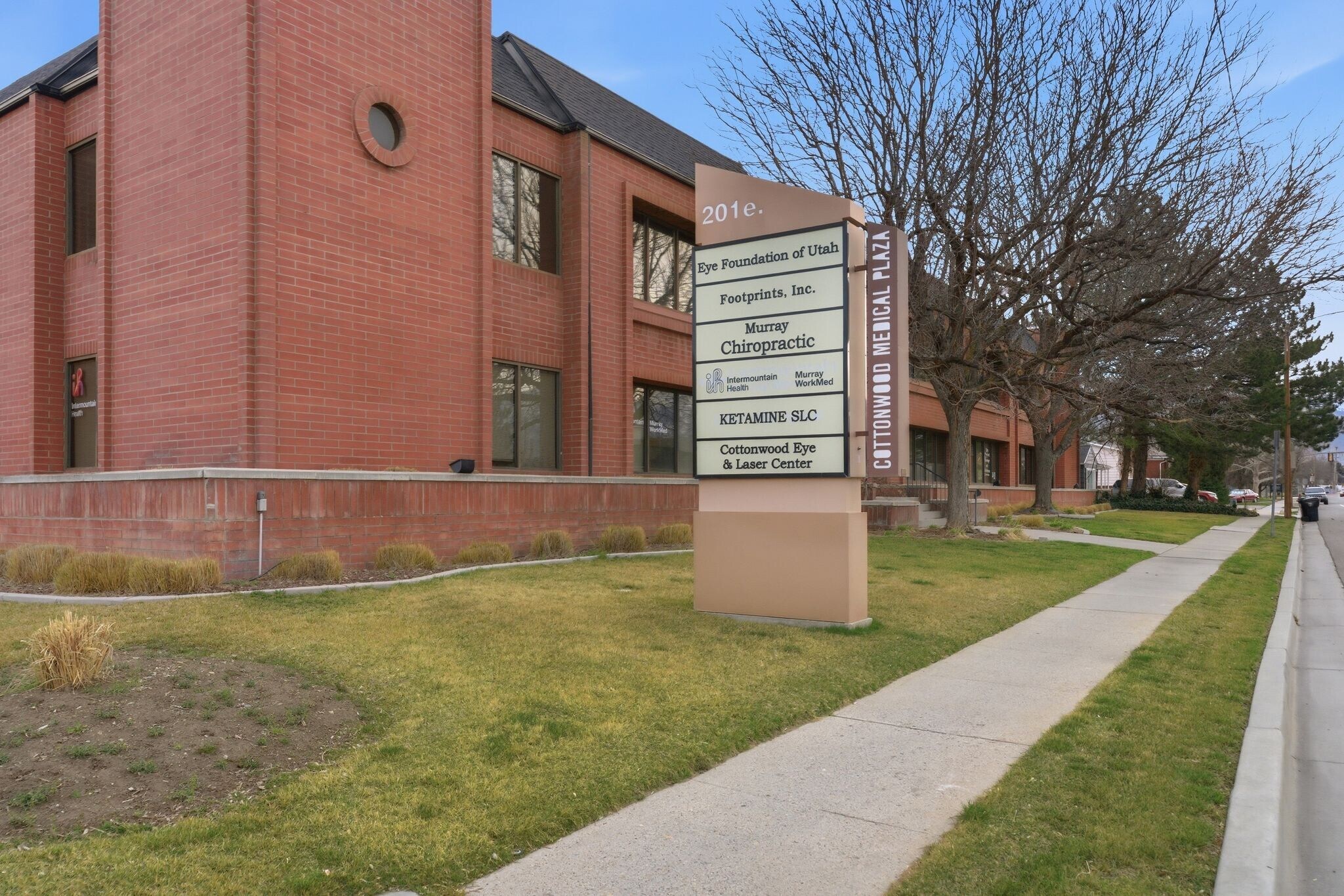 201 E 5900 S, Murray, UT à louer Photo principale– Image 1 sur 61