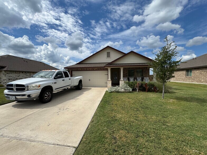 108 Cinnamon Loop, Burnet, TX à vendre - Photo principale – Image 1 sur 6