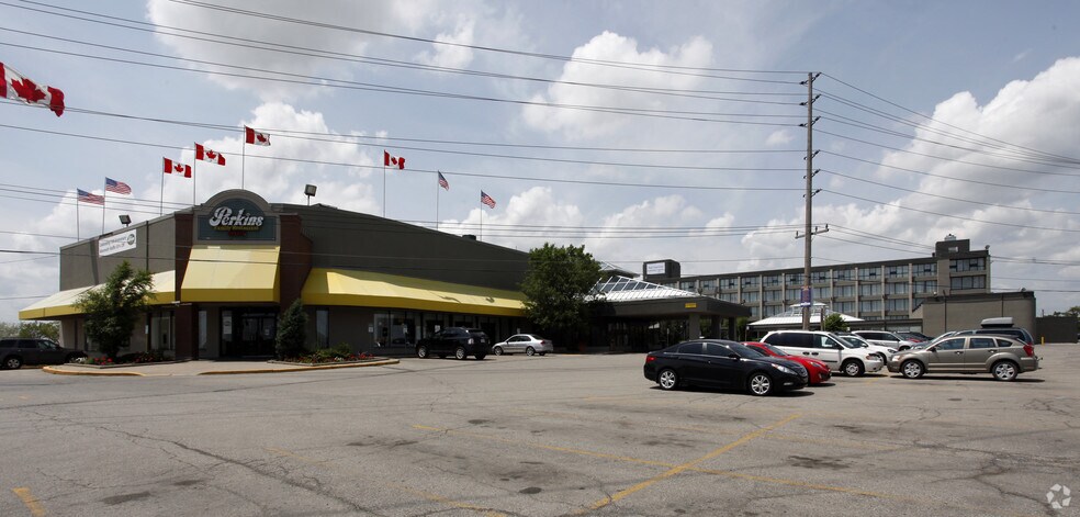 600 Dixon Rd, Toronto, ON à louer - Photo de l’immeuble – Image 3 sur 6