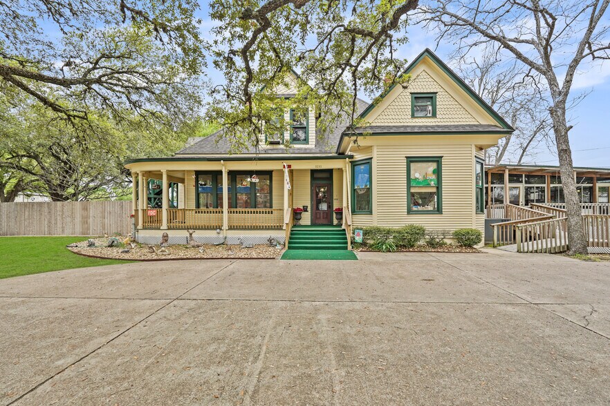 1030 4th St, Rosenberg, TX à vendre - Photo principale – Image 1 sur 50