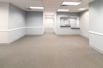 1701 E Woodfield Rd, Schaumburg, IL à louer Photo intérieure– Image 2 sur 13