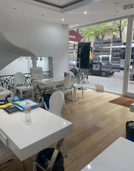 Local commercial dans Paris à louer - Photo de l’immeuble – Image 1 sur 3
