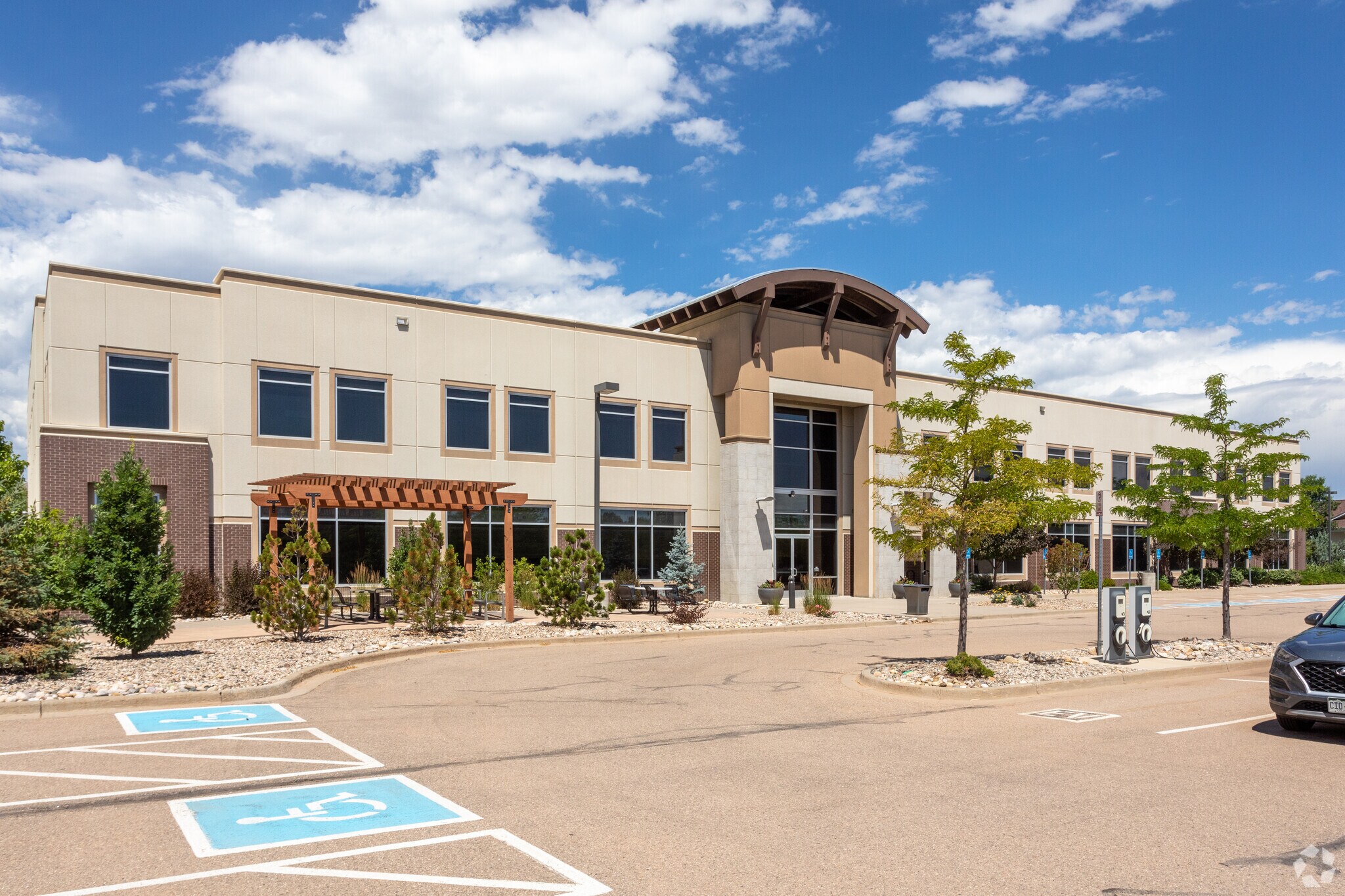 4850 Hahns Peak Dr, Loveland, CO à louer Photo principale– Image 1 sur 8