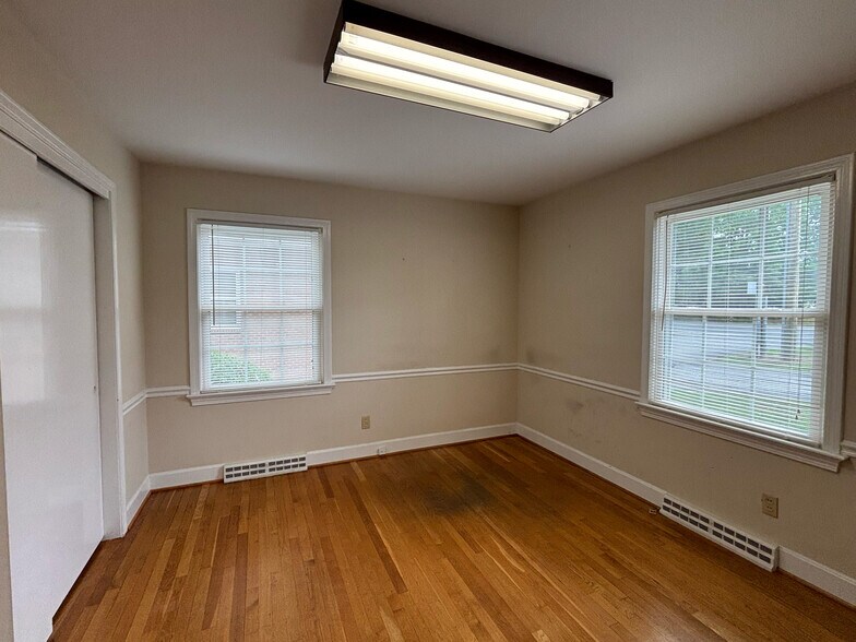 3536 Vest Mill Rd, Winston-Salem, NC à louer - Photo de l’immeuble – Image 3 sur 12
