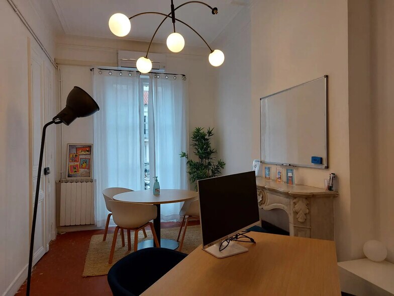 Bureau dans Toulon à louer - Photo de l’immeuble – Image 3 sur 9