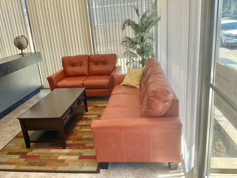 21236 S Western Ave, Torrance, CA à louer - Photo de l’immeuble – Image 3 sur 25