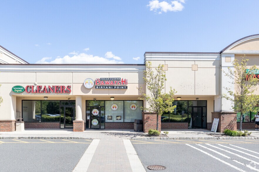761 W Route 33, East Windsor, NJ à louer - Photo de l’immeuble – Image 3 sur 6