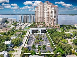 2075 W 1st St, Fort Myers, FL à louer Photo intérieure– Image 2 sur 16