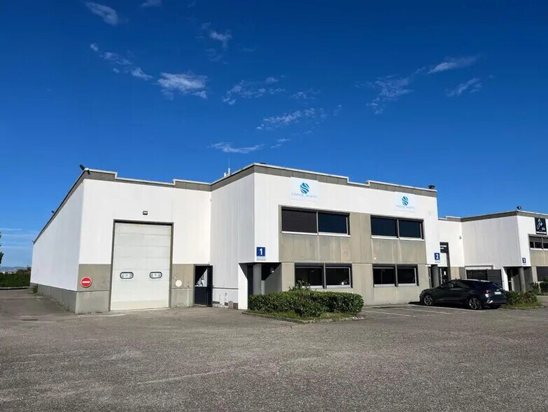 Local d’activités dans Décines-Charpieu à louer - Photo de l’immeuble – Image 2 sur 21