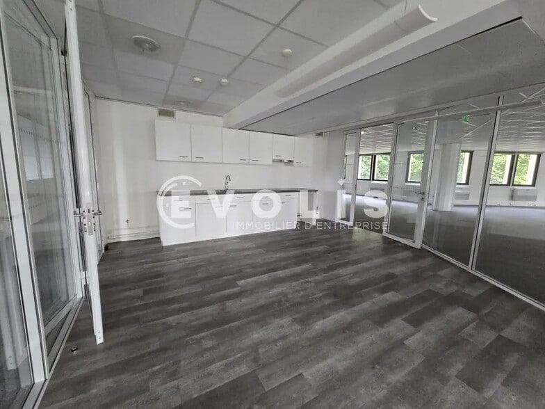 Bureau dans Saint-Aubin à louer - Photo de l’immeuble – Image 3 sur 7