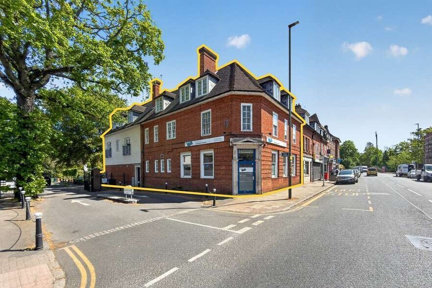 111 Queens Rd, Weybridge à vendre - Photo de l’immeuble – Image 2 sur 3