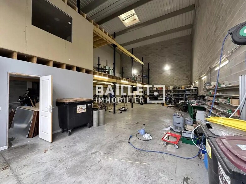 Industriel/Logistique dans Montauroux à louer - Photo de l’immeuble – Image 3 sur 10