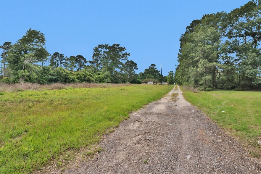 15635 Highway 105 E, Conroe, TX à vendre - Photo de l’immeuble – Image 2 sur 32