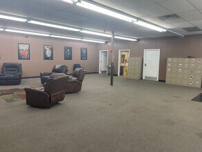725 W Main Ave W, Massillon, OH à louer Photo intérieure– Image 2 sur 7