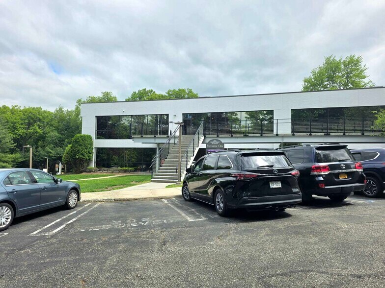 1 Executive Blvd, Suffern, NY à louer - Photo de l’immeuble – Image 3 sur 41