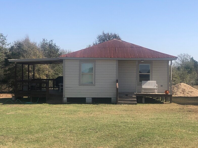 2456 W Old Lockhart Rd, West Point, TX à vendre - Photo de l’immeuble – Image 3 sur 7