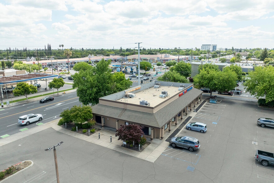 2605 Coffee Rd, Modesto, CA à louer - Photo principale – Image 1 sur 7