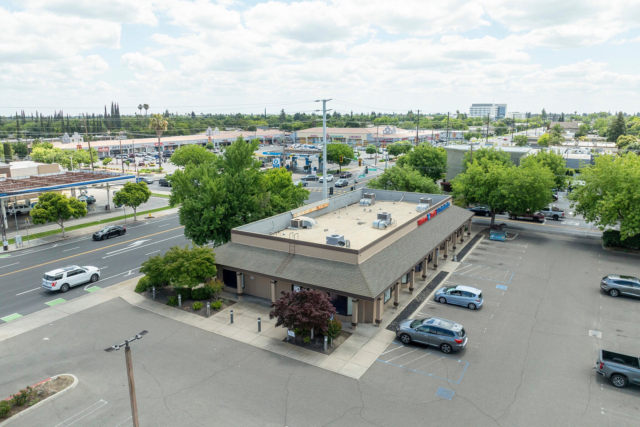 2605 Coffee Rd, Modesto, CA à louer Photo principale– Image 1 sur 8