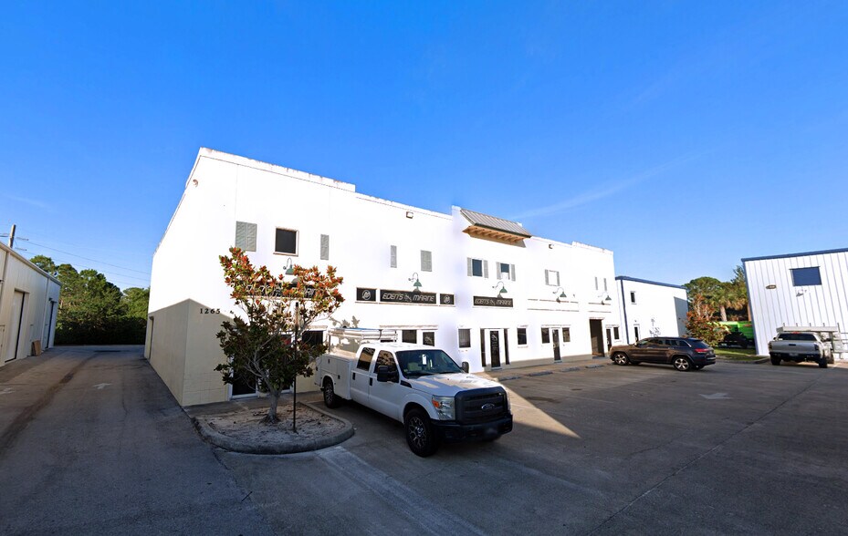 1265 NE Savannah Rd, Jensen Beach, FL à louer - Photo de l’immeuble – Image 2 sur 3