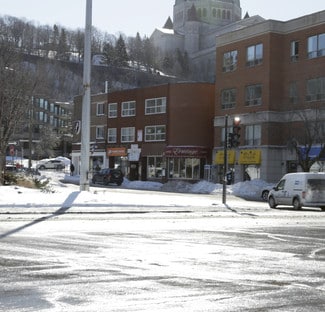 Plus de détails pour 5020-5024 Ch de la Côte-des-Neiges, Montréal, QC - Local commercial à vendre