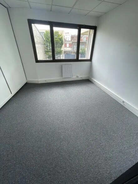 Bureau dans Courbevoie à vendre - Photo de l’immeuble – Image 3 sur 9