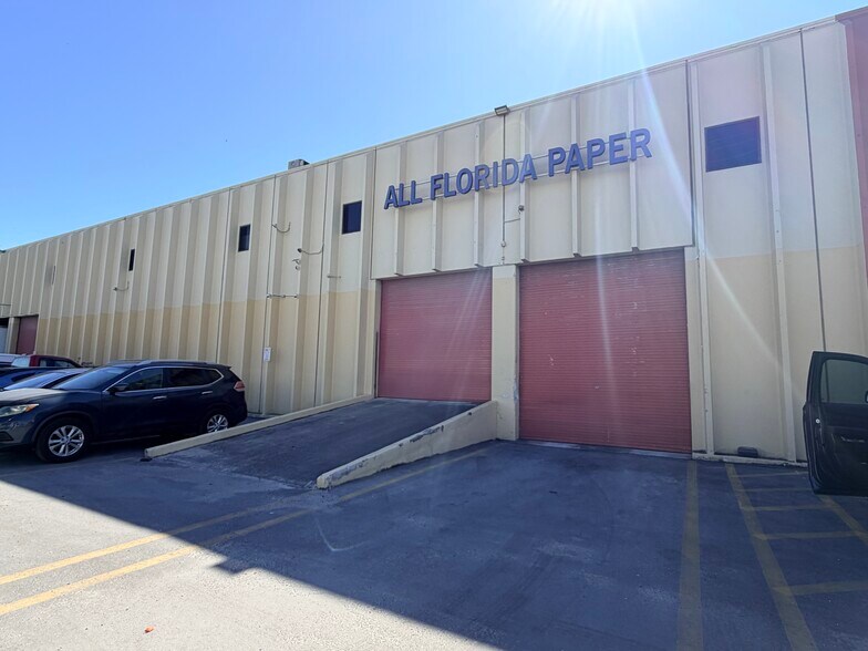 9202-9210 NW 106th St, Medley, FL à louer - Photo de l’immeuble – Image 2 sur 13