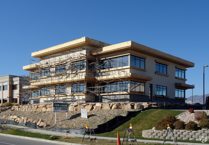 7533 S Center View Ct, West Jordan, UT à louer - Photo de l’immeuble – Image 3 sur 25