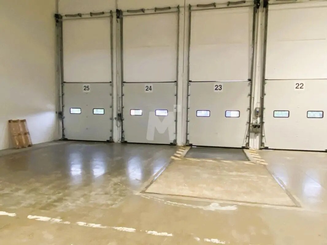 Local d’activités dans Lisses à louer Photo intérieure– Image 1 sur 5