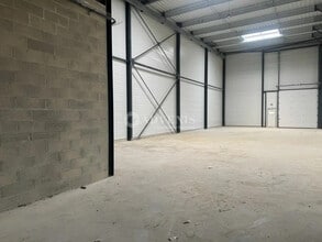 Local d'activités dans Louvres à vendre Photo intérieure– Image 2 sur 3