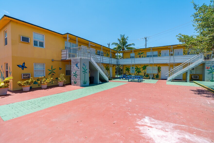 817 N Dixie Hwy, Pompano Beach, FL à vendre - Photo de l’immeuble – Image 2 sur 26