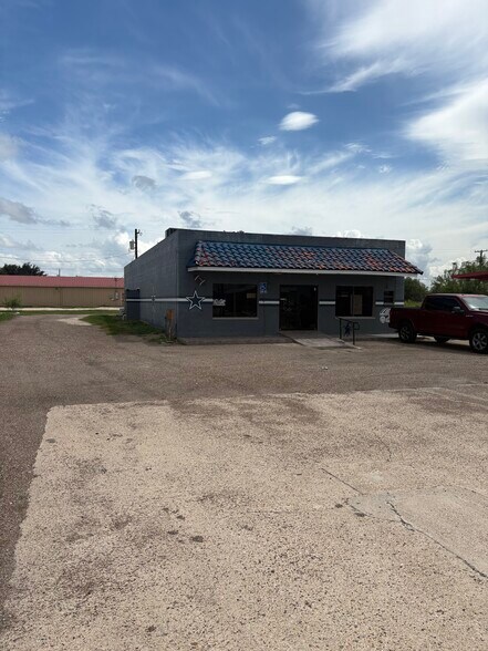 956 E Hidalgo Ave, Raymondville, TX à vendre - Photo de l’immeuble – Image 1 sur 36